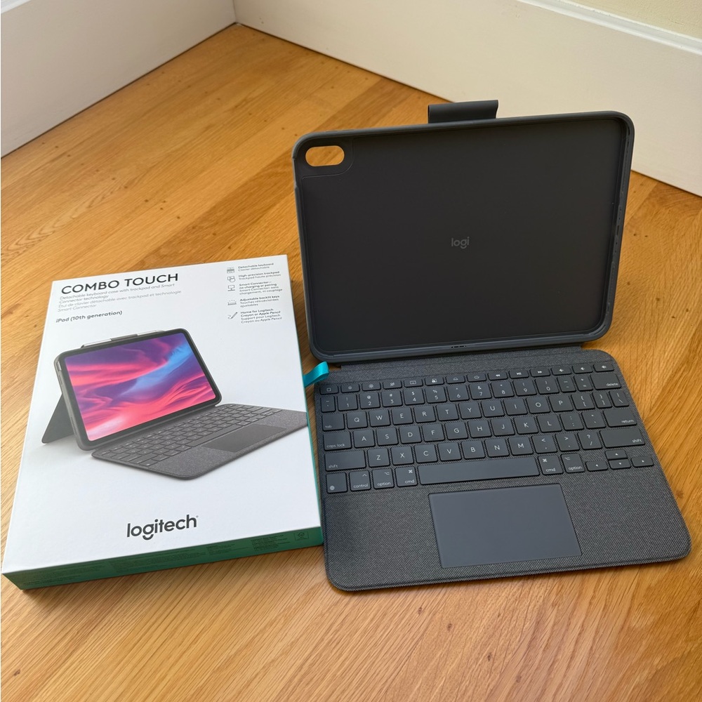 Logitech Combo Touch for iPad 10th Gen and A16 -Oxford Gray